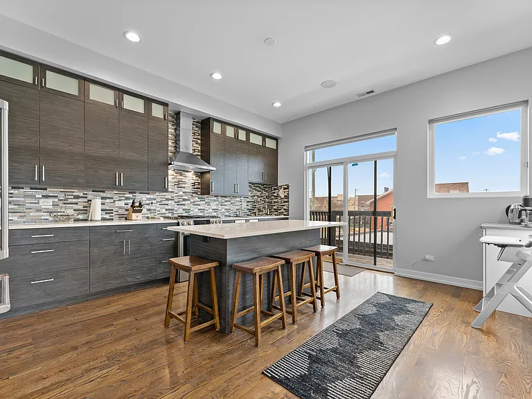 2437 W Jackson Blvd — Photo 13