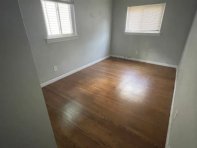 327 Kensington Ave — Photo 10