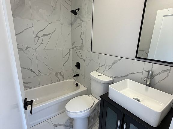 5th image of 226 Roseville Ave #201