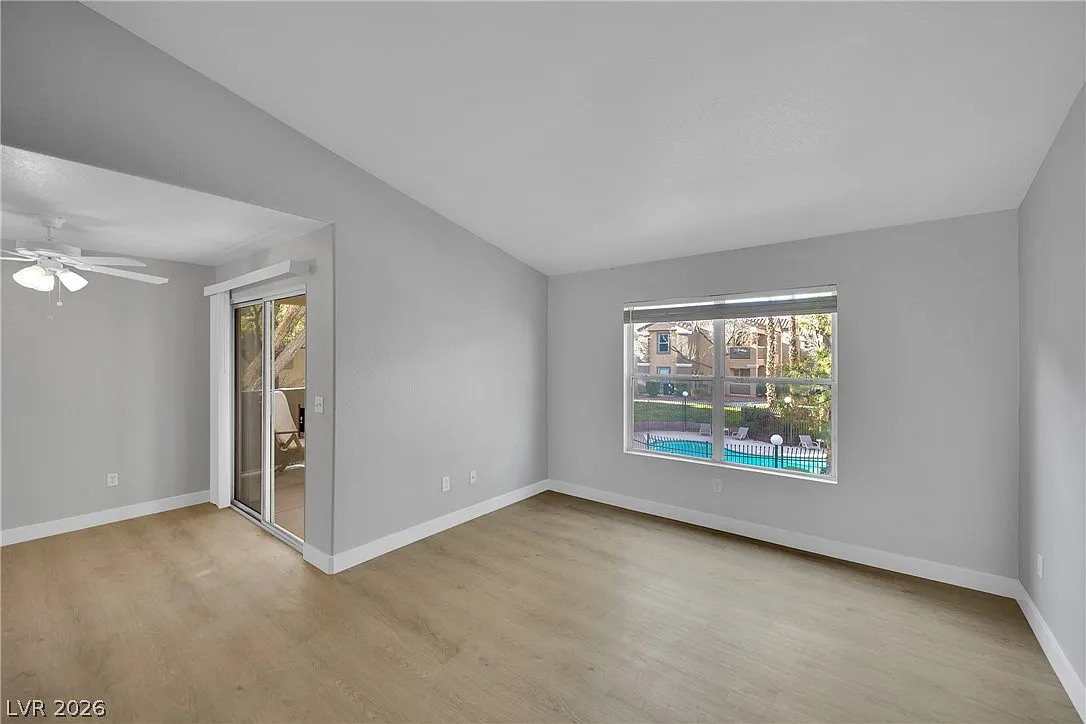 2 bed, 2.0 bath, 960 sqft, $1,350 — Photo 4