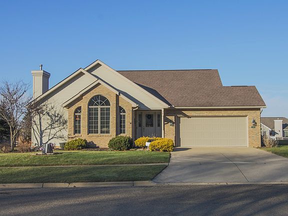 2nd image of 38 Woodlake Trl
