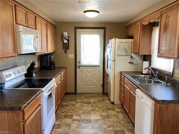 2nd image of 35971 Portage Dr