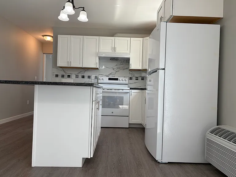 30-32 Osborne St #2 — Photo 5