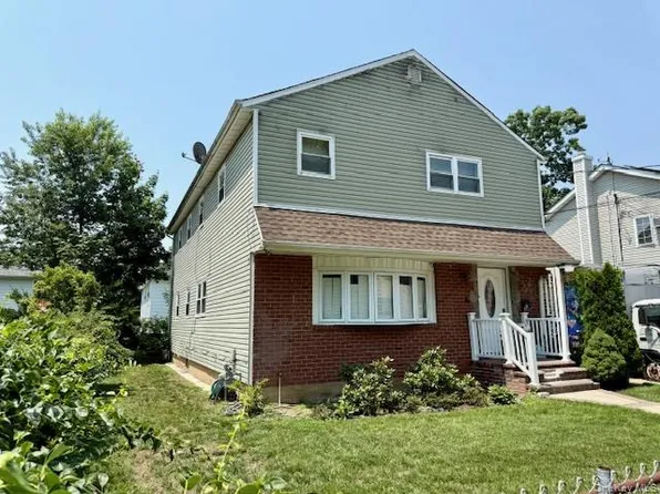 195 Garden Street, Westbury, NY 11590