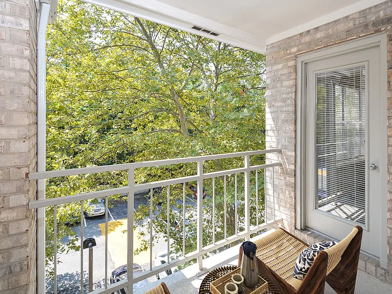 Yorkshire Apartments — Photo 10