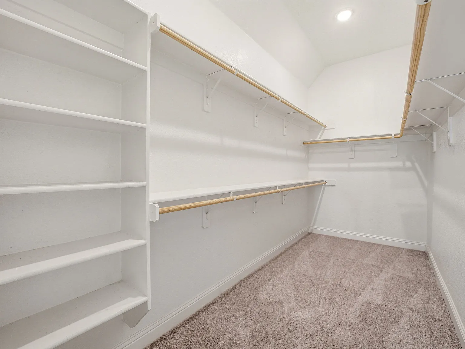 4 bed, 2294 sqft, $2,700 — Photo 4