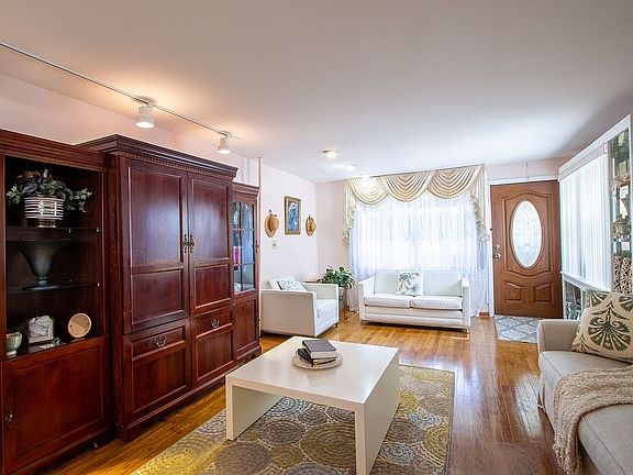 4th image of 5505 Avenue