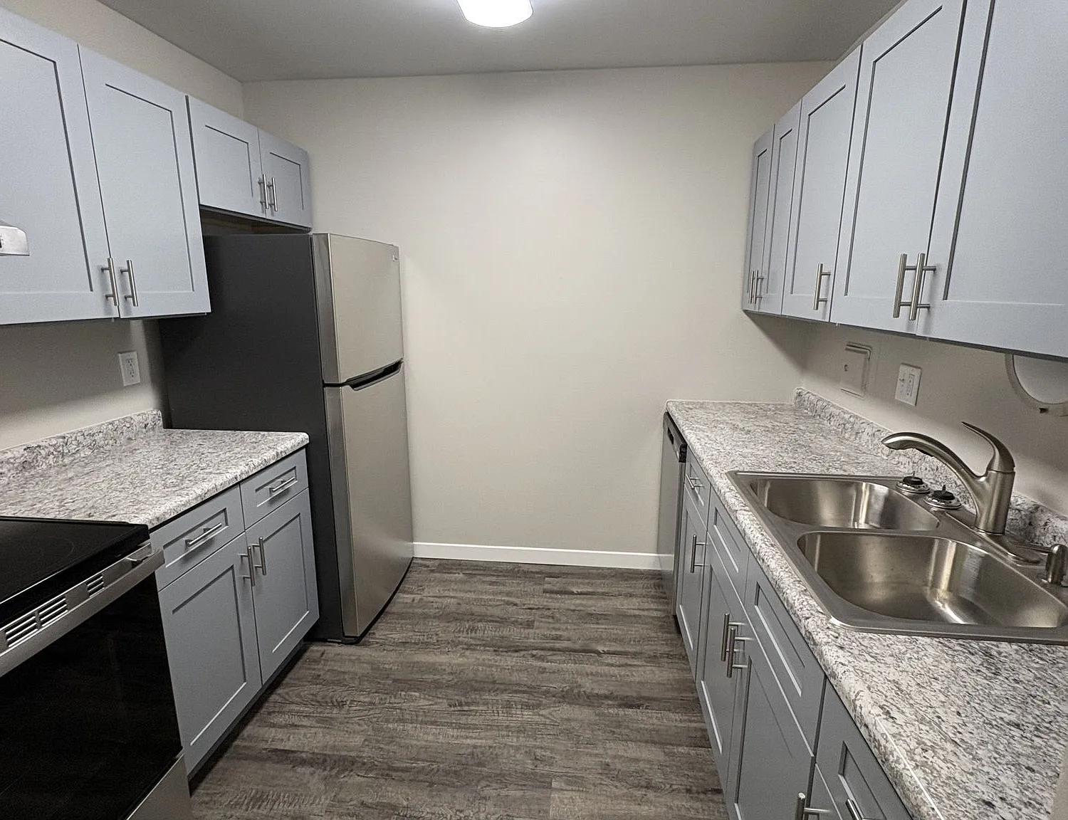 Broadway Crossing Apartments — Photo 2