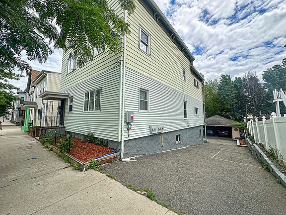 4th image of 549 Bennington St