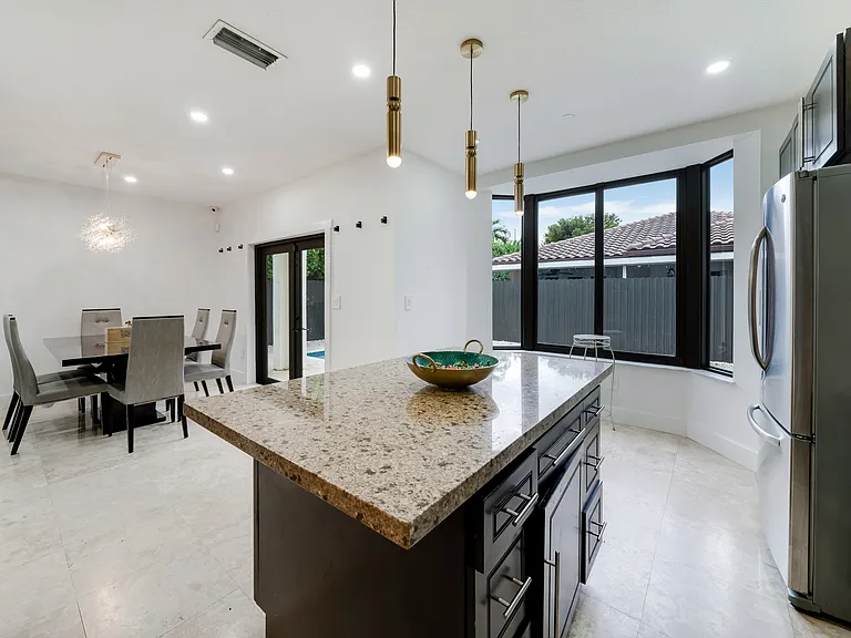 1172 SW 85th Ave — Photo 10