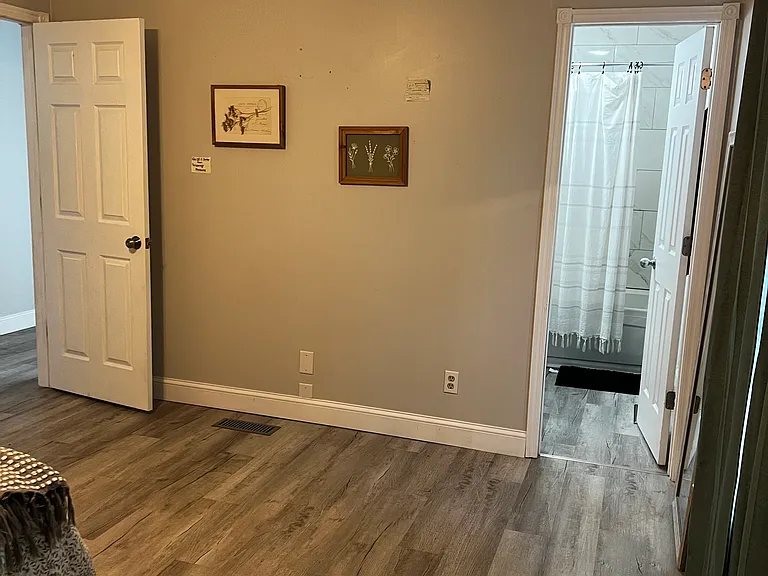 124 W Hartman Ave — Photo 19