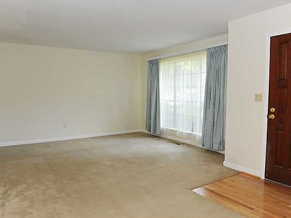 5th image of 8506 Woodridge Ln