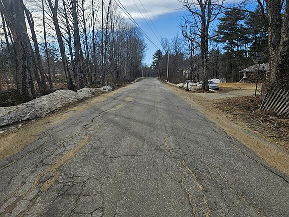 4th image of 304 Currier Rd