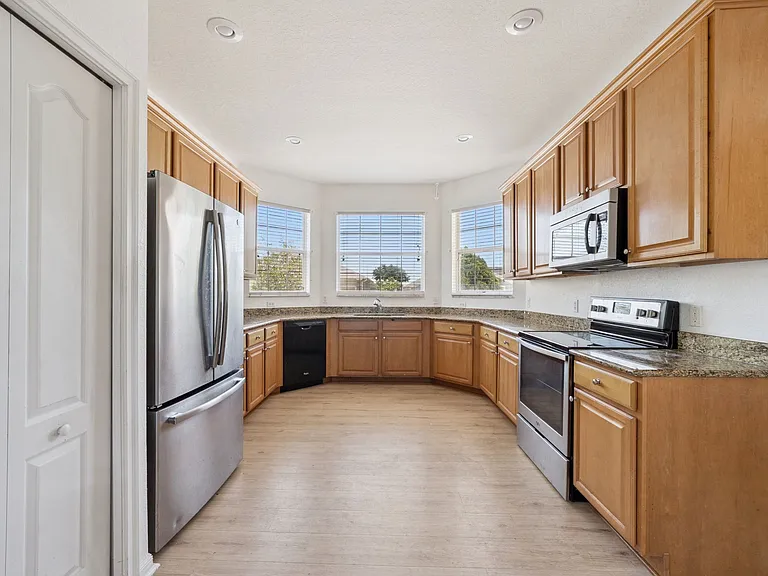 7055 Heatherbrook Dr — Photo 38