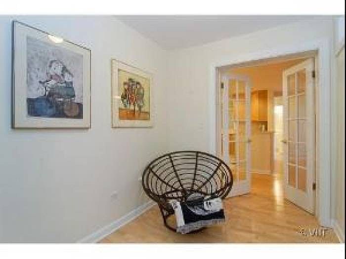 1st image of 900 W Fullerton Ave APT 3A