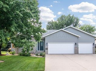 2423 Victoria Rose Dr S, Fargo, ND 58104