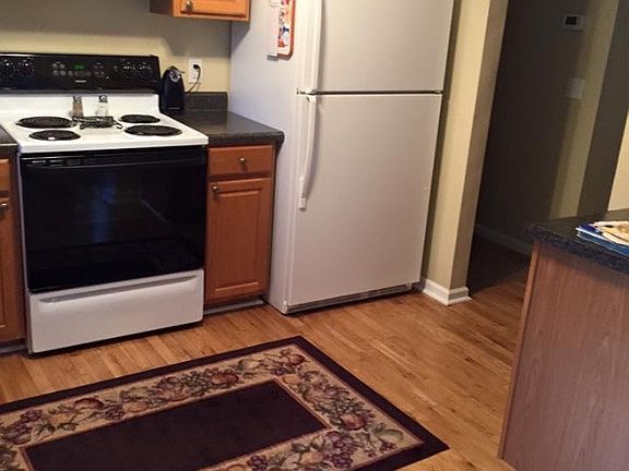 4th image of 303 Pecan Dr