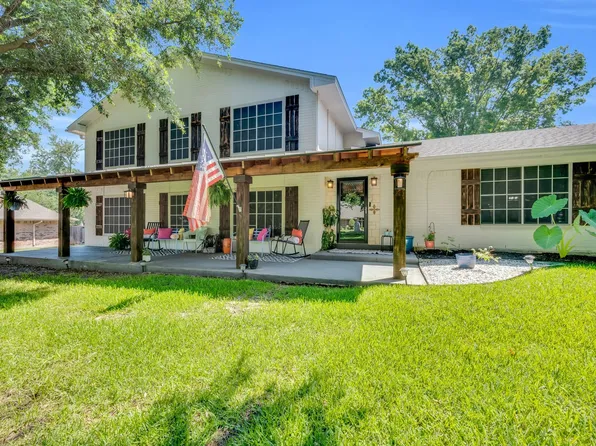 109 Cliffside Dr S, Burleson, TX 76028