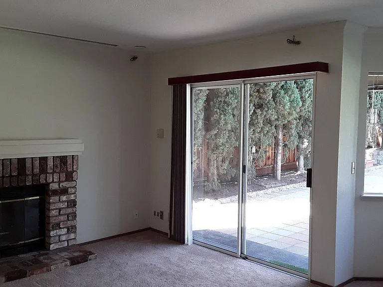 4387 Doane St — Photo 8