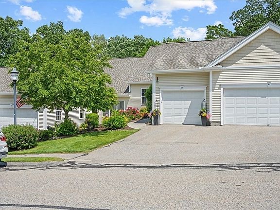 2nd image of 19 Cortland Grove Dr Unit 19