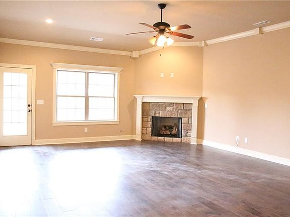 3rd image of 204 Churchill Ct