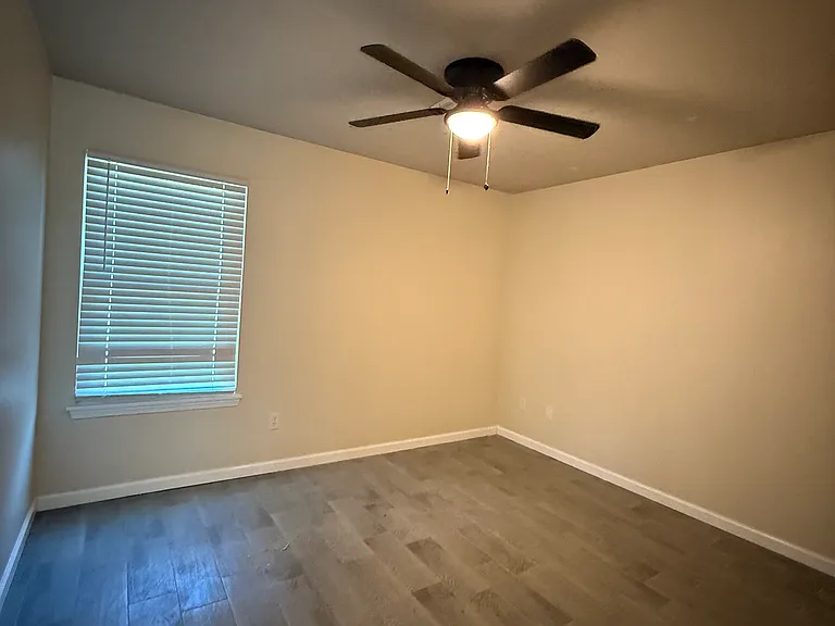 180 Azalea Dr — Photo 4