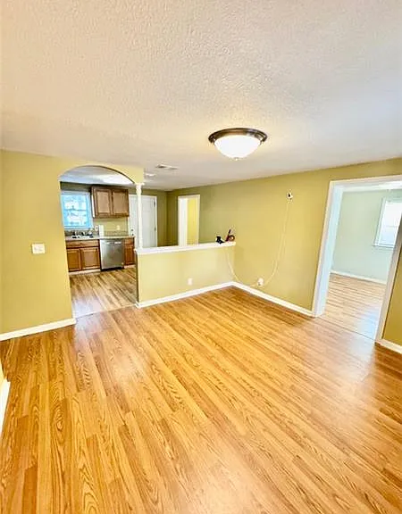 904 Sherman Ave — Photo 3