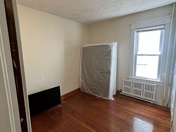 4th image of 446 Morris St #1