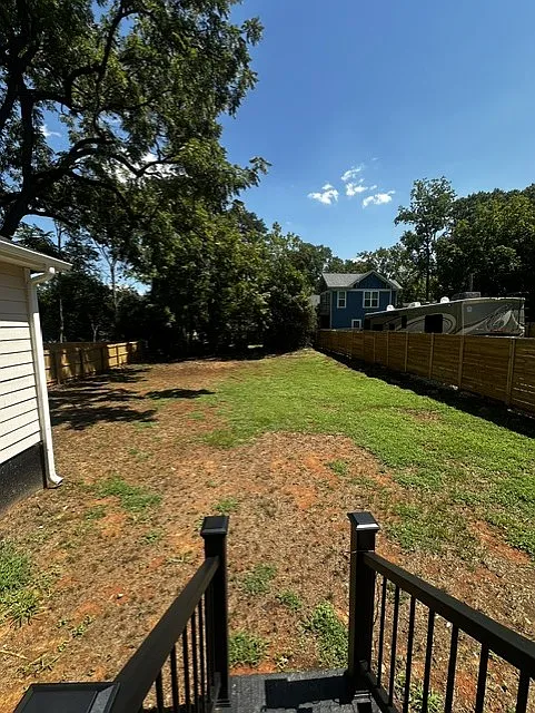 3 bed, 1061 sqft, $2,200 — Photo 3