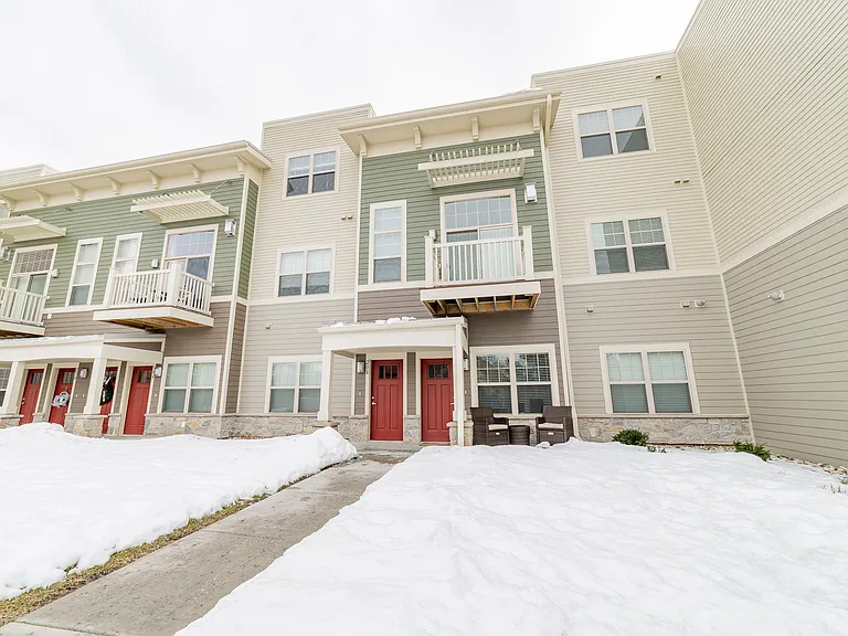Mammoth Springs Apartments & Townhomes — Photo 79