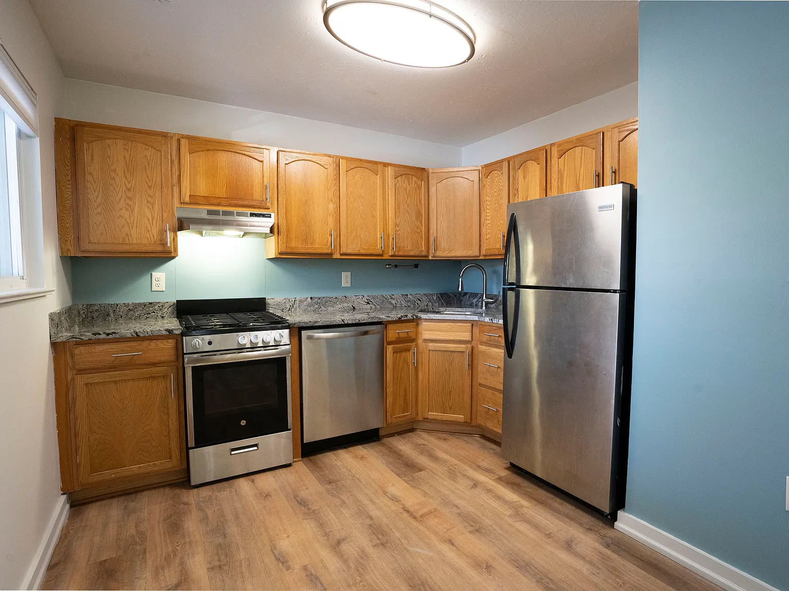 2 bed, 650 sqft, $1,785 — Photo 2