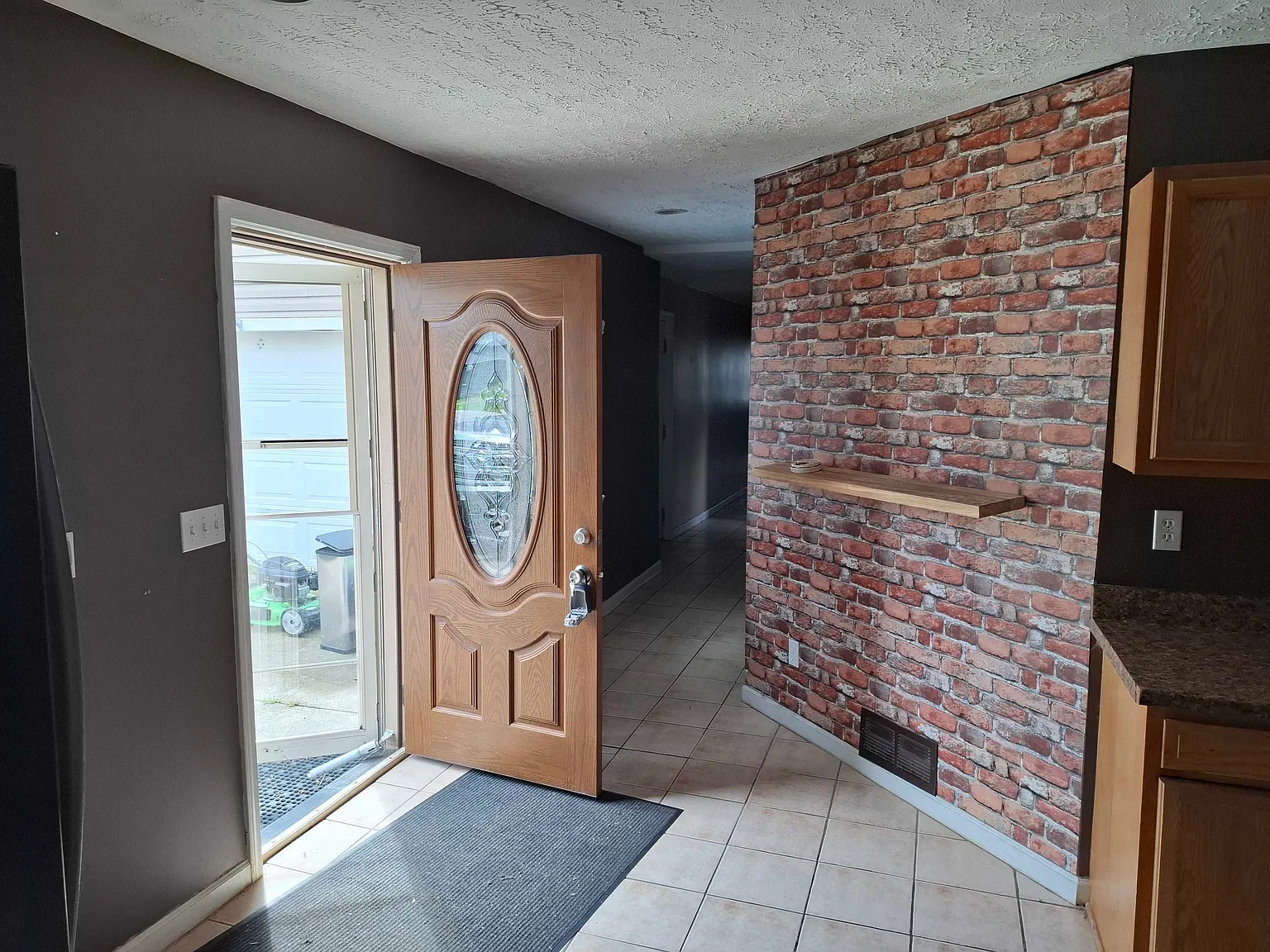 3 bed, 3.0 bath, 1536 sqft, $2,100 — Photo 2