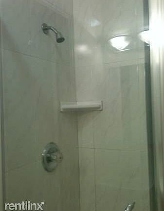 5th image of 2033A Oak St