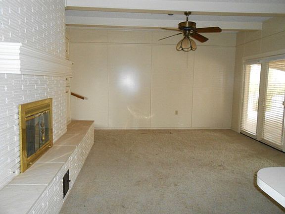 3rd image of 404 Cactus Dr