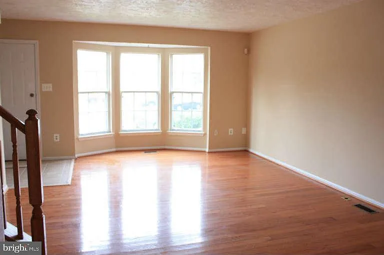 3 bed, 3.5 bath, 1820 sqft, $2,650 — Photo 2