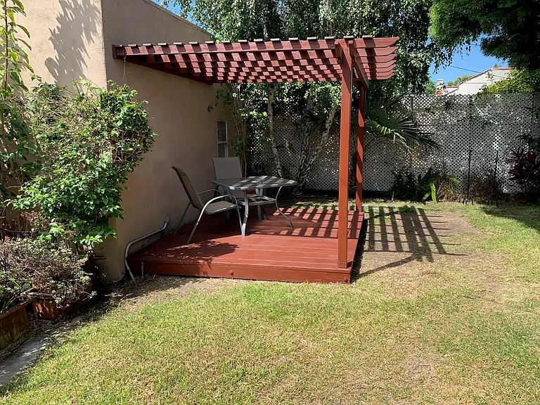 845 N Citrus Ave — Photo 19