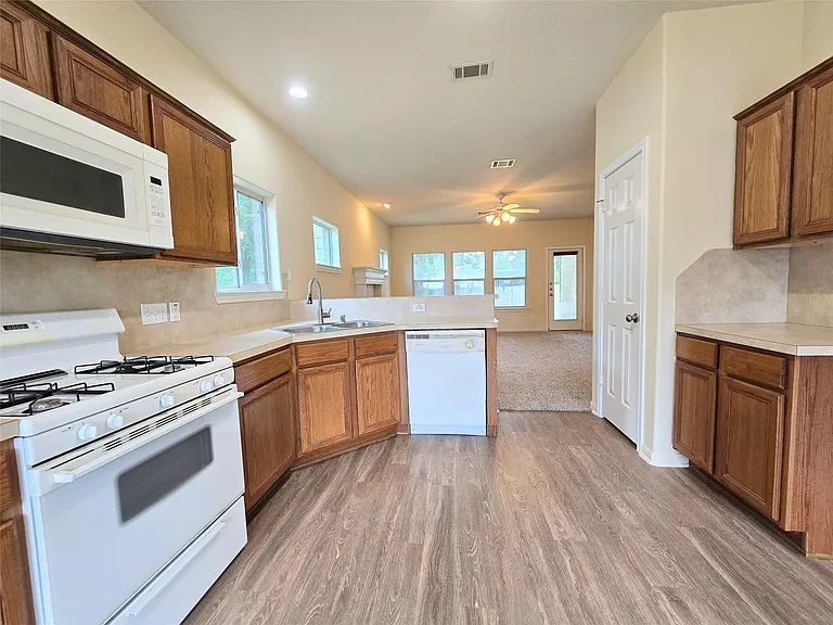 802 Marksey Ct — Photo 12