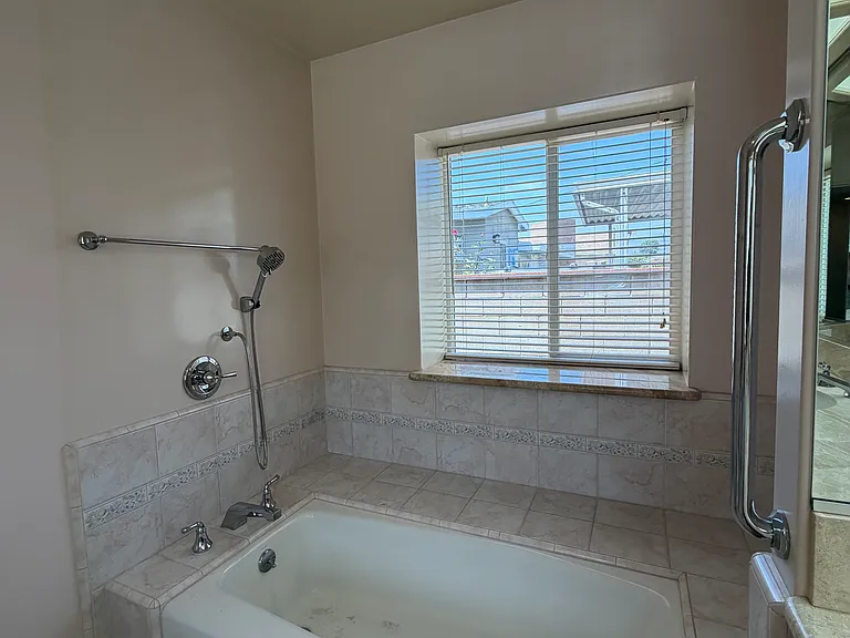 348 N Osborn Ave — Photo 23