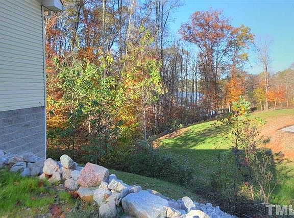 5th image of 333 Glenora Dr