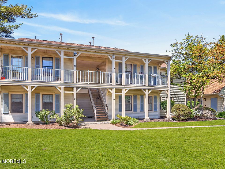 1st image of 318 Wycoff Way W #318