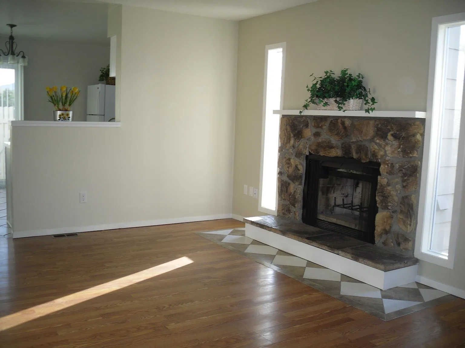 2 bed, 1.5 bath, 992 sqft, $1,405 — Photo 3