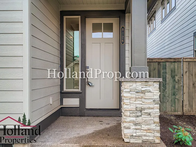 8126 SE Reddington St — Photo 3