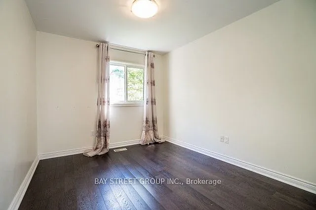 137 Helendale Ave — Photo 10