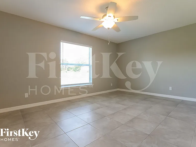 11932 Gretchen Ave — Photo 10