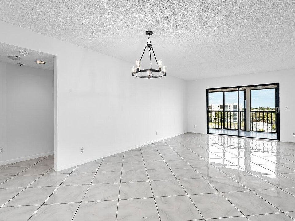 Huntington Towers Condominiums 7380 S Oriole Blvd Delray Beach FL