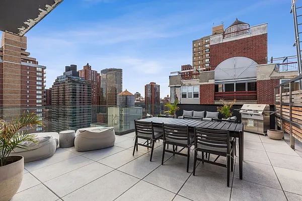 Rented by Corcoran | media 27