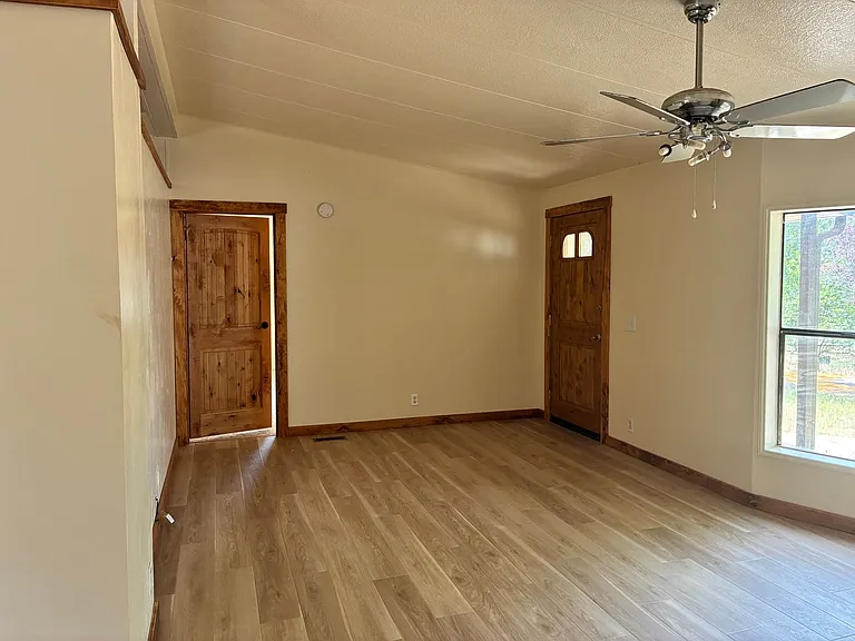 520 Sarma Dr — Photo 3