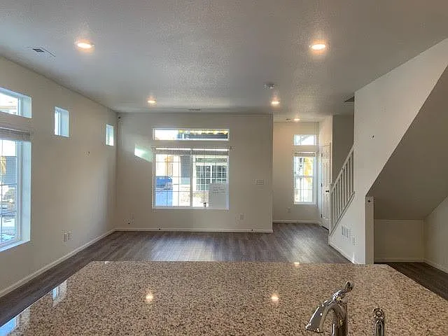 17754 E 103rd Ave — Photo 3