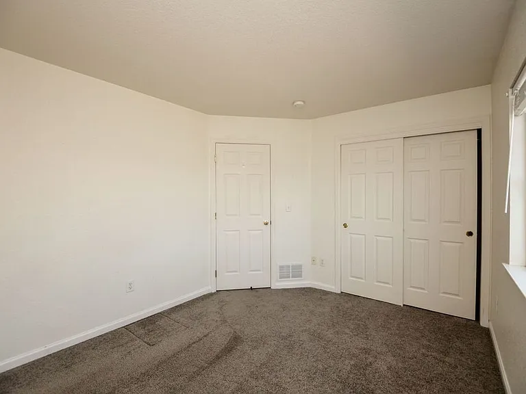 4040 Plum Creek Dr — Photo 22