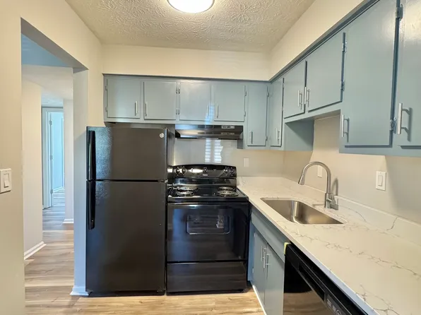 163 Lakeshore Dr, Lexington, KY